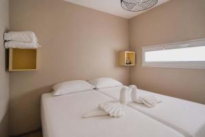 a bedroom with a bed with white sheets and towels at Wyspa Wisła Przyjazna Przystań Stężyca in Stężyca +39 photos