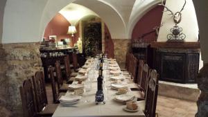 Restaurace v ubytování La Posada Del Canal