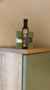 a shelf with three jars on top of a counter at Sternennächte auf einem echtem Bauernhof in Warpke