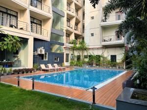 a swimming pool in front of a building at Hotel Ridley International in Digha