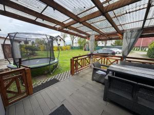 a covered patio with a tub in a yard at Lisia Nora in Kłodzko