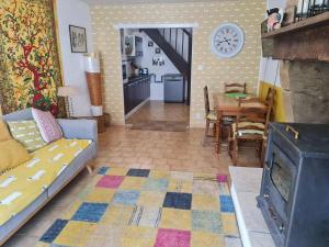 a living room with a couch and a fireplace at Cottage Sleeps 2- Pet Friendly WiFi Free Parking in Montauriol