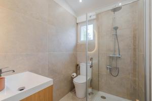 a bathroom with a shower and a toilet and a sink at Le Clos de Vaires in Vaires-sur-Marne