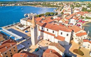 an aerial view of a town next to the water at Peaceful studio in avonija in Murine