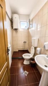 a bathroom with a toilet and a sink at Motel MEČE in Bijelo Polje