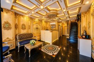 O bucătărie sau chicinetă la Kavi Hotel