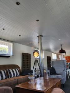 a living room with a couch and a table at Peniche a Namur - Perle rare - 8 pers in Namur