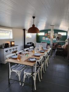 a dining room with a table and some chairs at Peniche a Namur - Perle rare - 8 pers in Namur