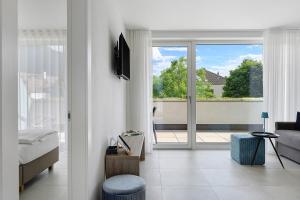 a bedroom with a bed and a sliding glass door at Bike Apartments Curti - Himmelblau in Laives