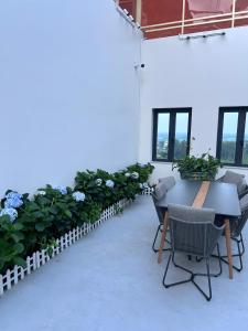 a patio with a table and chairs and plants at Ngoc Dang Anh Hotel in Nhơn Trạch