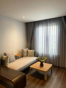 a hotel room with a bed and a table at Ngoc Dang Anh Hotel in Nhơn Trạch
