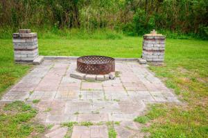 a barrel sitting in the middle of a field at Rustic Way in McArthur