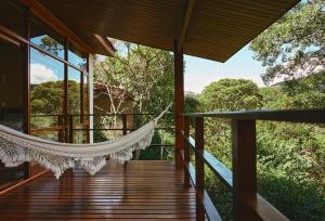 a hammock on the porch of a house at Pousada do Cedro in Santo Antônio do Pinhal