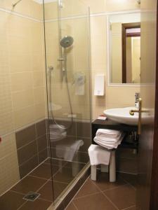 Koupelna v ubytování Hotel Shandranj