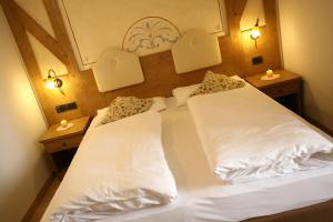 Postel nebo postele na pokoji v ubytování Hotel Shandranj