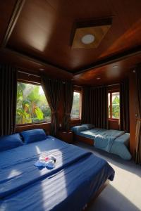 a bedroom with two beds on a boat at Cafe cắm trại Đồng Gió Phước Hải in Xã Long Mỹ
