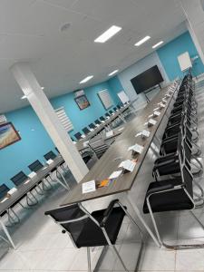 a conference room with a long table and chairs at LeCansado in Nouadhibou
