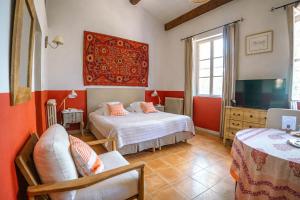 a hotel room with two beds and a tv at DOMAINE DES CLOS Hôtel et appartements- Teritoria in Beaucaire +35 photos