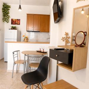 a kitchen and dining room with a table and chairs at Ιno Skiathos in Skiathos