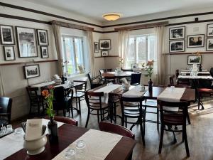 a dining room with tables and chairs in a restaurant at Hjalmar’s Hotel in Korppoo