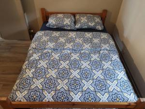 a bed with a blue and white quilt on it at Zeevibes - Sunparks - Waterpret - gratis fietsen! in Oostduinkerke +14 photos