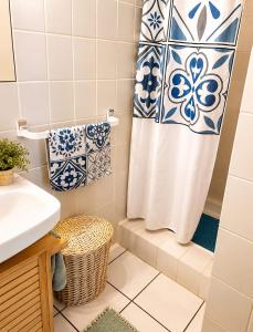 a bathroom with a shower curtain and a sink at Studio cosy à Bas-du-Fort in Le Gosier