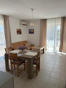 a living room with a table and a couch at Villa Alba in Ezerets