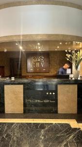 a man standing at a bar in a hotel at Hotel Valles in Mar del Plata
