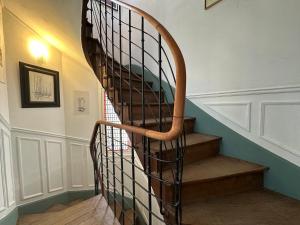 a spiral staircase in a house at Logement entier hyper centre Chartres in Chartres