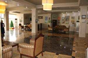 Lobby o reception area sa Aktau Hotel