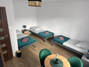 a room with two beds and a table and chairs at Krause Park in Łęknica +48 photos