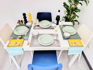 a dining room table with green and blue chairs at Nido De Mar in Santidad