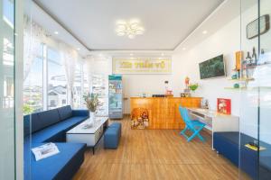 a living room with a blue couch and a table at Villa Tuan Vu Da Lat in Da Lat