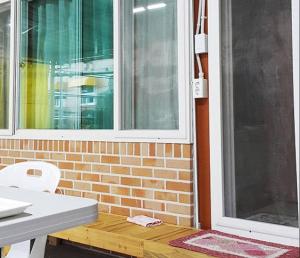 a room with a table and a window and a chair at Najoo sunflowerstay in Naju