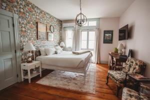 Gallery image of Hideaway Inn Lenox in Lenox