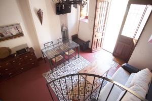 an overhead view of a living room with a table at Las Casas del Potro in Córdoba