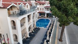 an overhead view of a building with a swimming pool at Arya Otel in Marmaris