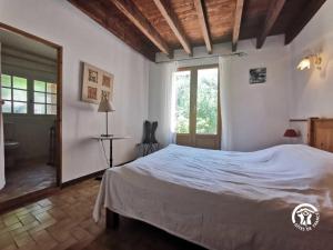 a bedroom with a large bed and a window at Chambres d'hotes lecortile in Villeneuve-lès-Maguelonne +9 photos
