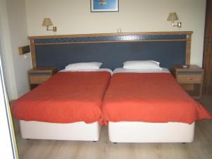 Postel nebo postele na pokoji v ubytování Hotel Nydri Beach