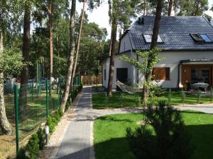 Vonkajšia záhrada v ubytovaní Apartamenty Villa Baltic Sun II i III