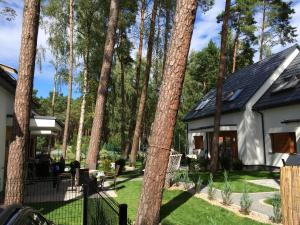 Vonkajšia záhrada v ubytovaní Apartamenty Villa Baltic Sun II i III