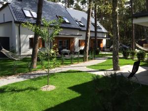 Vonkajšia záhrada v ubytovaní Apartamenty Villa Baltic Sun II i III