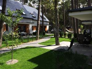 Vonkajšia záhrada v ubytovaní Apartamenty Villa Baltic Sun II i III