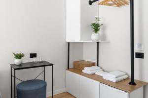 a room with a desk with towels and a blue stool at Le Mom Apart Hotel in Berat +105 photos