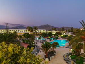 Bazén v ubytování H10 Lanzarote Princess nebo v jeho okolí