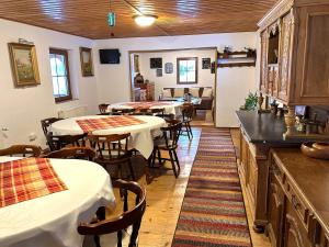 a restaurant with tables and chairs in a room at Cabana Wittmann in Rusca
