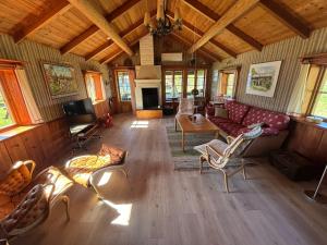 a living room with a couch and a table at Lake Lodge Rönnäs in Leksand