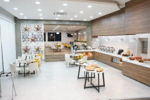 a restaurant with tables and chairs and a counter at Hotel Casino Internacional in Cúcuta