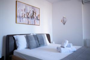 a bedroom with a white bed with a picture on the wall at Occidental Wise Transit in Bucharest