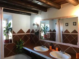 Koupelna v ubytování Cortijo Viña del Duco